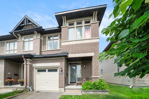 Photo 1 at 560 Triangle Street, Emerald Meadows/Trailwest, Kanata