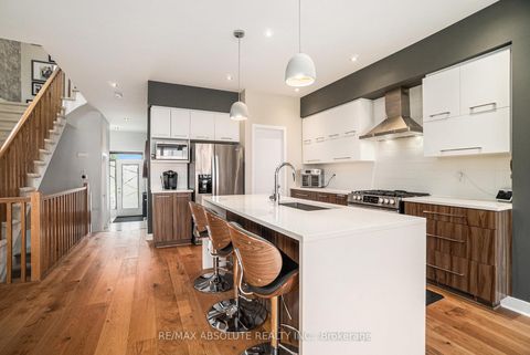 Photo 3 at 560 Triangle Street, Emerald Meadows/Trailwest, Kanata