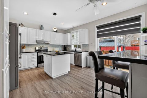 Photo 2 at 59 Farmfield Crescent, Emerald Meadows/Trailwest, Kanata