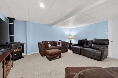 Photo 23 at 59 Farmfield Crescent, Emerald Meadows/Trailwest, Kanata