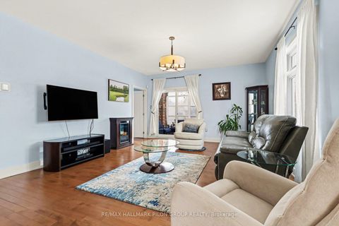 Photo 7 at 200 Mullin Private, Mer Bleue/Bradley Estates/Anderson Park, Orleans