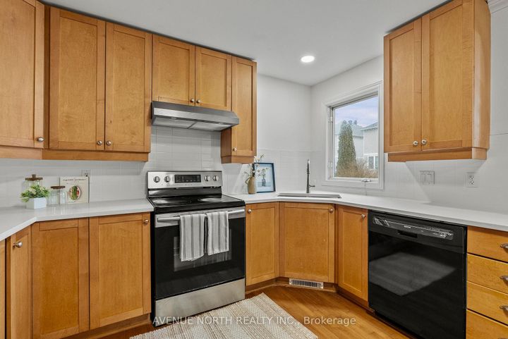 Photo 12 at 244 DEERFOX Drive, Nepean (Longfields), Ottawa