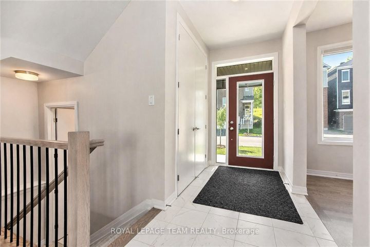 Photo 4 at 389 Appalachian Circle, Nepean (Half Moon Bay), Ottawa