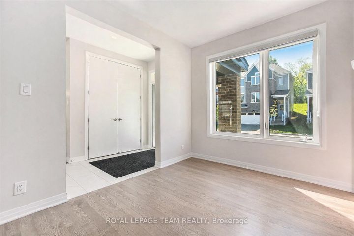 Photo 5 at 389 Appalachian Circle, Nepean (Half Moon Bay), Ottawa