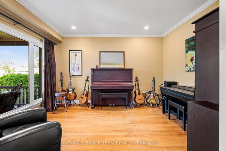Photo 10 at 1601 Apeldoorn Avenue, Nepean (Carleton Heights), Ottawa