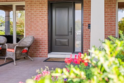 Photo 6 at 1601 Apeldoorn Avenue, Nepean (Carleton Heights), Ottawa