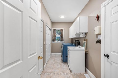 Photo 16 at 1601 Apeldoorn Avenue, Nepean (Carleton Heights), Ottawa