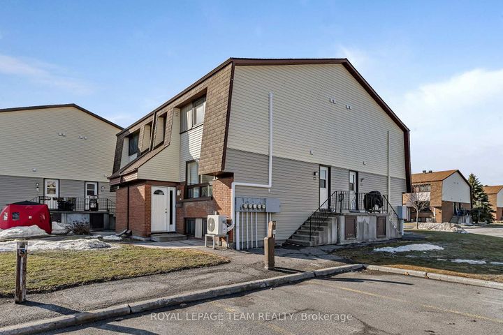 Photo 1 at 23A Woodvale Green, Nepean (Craig Henry/Woodvale), Ottawa