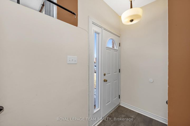 Photo 3 at 23A Woodvale Green, Nepean (Craig Henry/Woodvale), Ottawa
