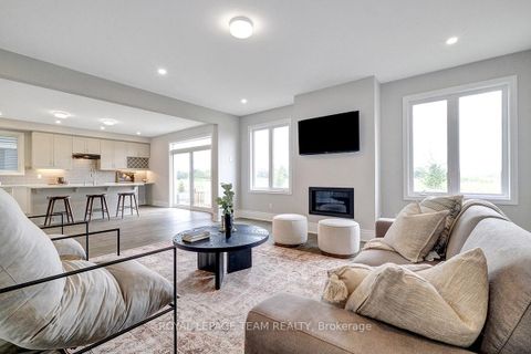 Photo 15 at 1040 Charolais Place, Goulbourn Twp From Franktown Rd/South To Rideau, Stittsville