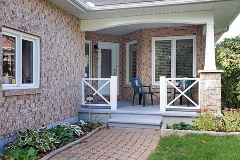 Photo 1 at 165 Granite Court, Emerald Meadows/Trailwest, Kanata