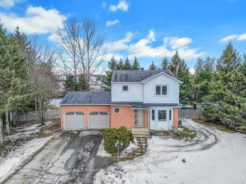 Photo 2 at 121 Porcupine Trail, Dunrobin Shores, Constance Bay