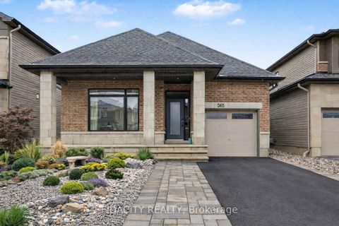 Photo 1 at 565 Bobolink Ridge, Stittsville (South), Stittsville