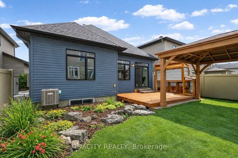 Photo 30 at 565 Bobolink Ridge, Stittsville (South), Stittsville