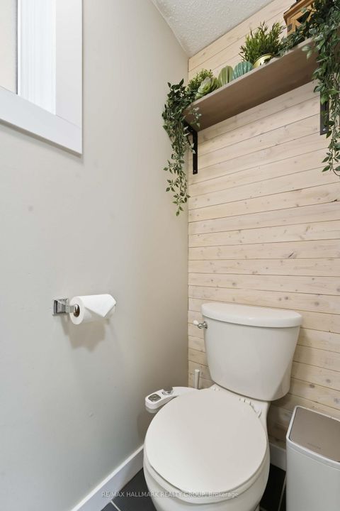 Photo 11 at 1091 Burgundy Lane, Convent Glen, Orleans