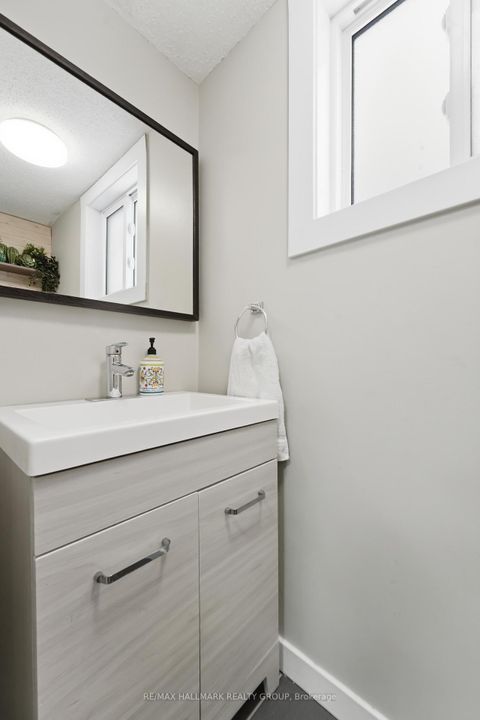 Photo 12 at 1091 Burgundy Lane, Convent Glen, Orleans