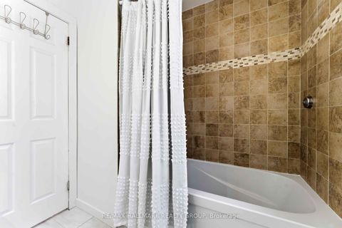 Photo 22 at 1091 Burgundy Lane, Convent Glen, Orleans