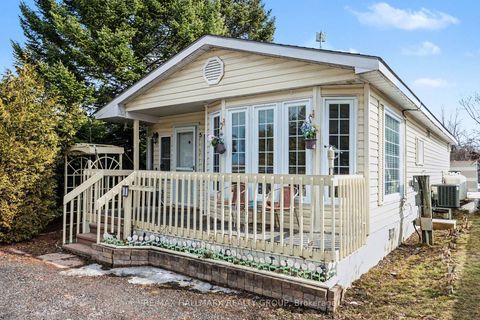 Photo 1 at 5 Strickland Private, Remainder of Stittsville & Area, Stittsville