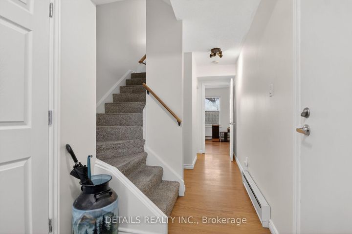 Photo 4 at 5 - 40 Appleby Private, Nepean (Carleton Heights), Ottawa
