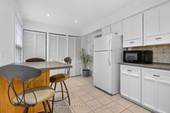Photo 6 at 5 - 40 Appleby Private, Nepean (Carleton Heights), Ottawa