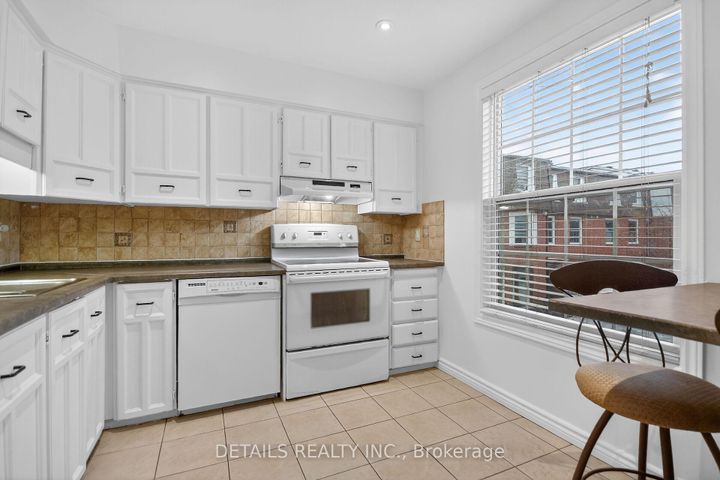 Photo 8 at 5 - 40 Appleby Private, Nepean (Carleton Heights), Ottawa