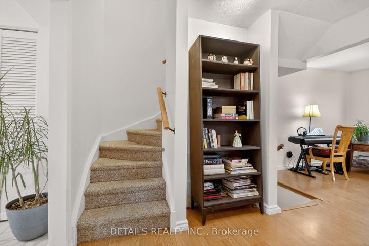 Photo 17 at 5 - 40 Appleby Private, Nepean (Carleton Heights), Ottawa