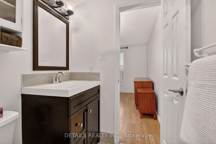 Photo 21 at 5 - 40 Appleby Private, Nepean (Carleton Heights), Ottawa