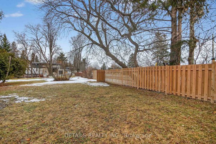 Photo 35 at 5 - 40 Appleby Private, Nepean (Carleton Heights), Ottawa