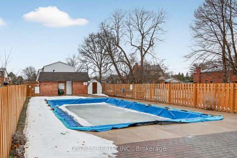 Photo 40 at 5 - 40 Appleby Private, Nepean (Carleton Heights), Ottawa