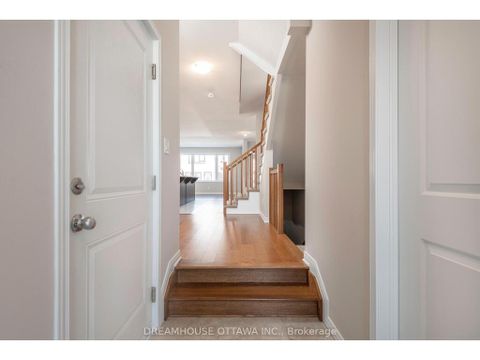 Photo 3 at 459 Cope Drive, Emerald Meadows/Trailwest, Kanata
