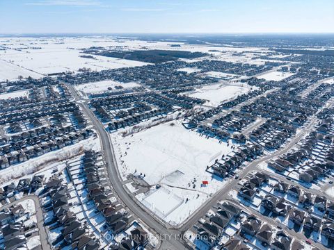 Photo 40 at 467 Cope Drive, Emerald Meadows/Trailwest, Kanata