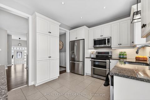 Photo 10 at 179 Asper Trail Circle, Emerald Meadows/Trailwest, Kanata