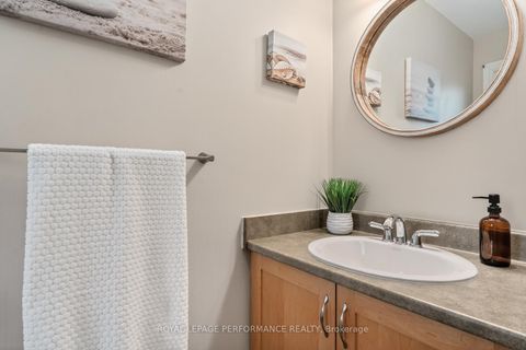 Photo 4 at 229 Saddlesmith Circle, Emerald Meadows/Trailwest, Kanata