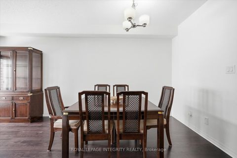 Photo 4 at 88 Chevron Place, Mer Bleue/Bradley Estates/Anderson Park, Orleans