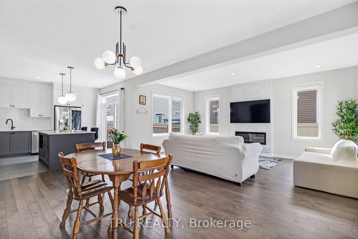 Photo 7 at 20 Coppermine Street, Nepean (Heritage Park), Ottawa