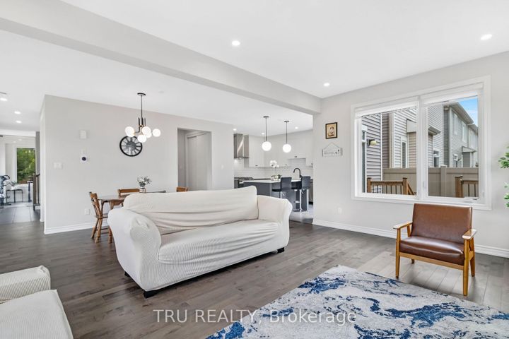 Photo 9 at 20 Coppermine Street, Nepean (Heritage Park), Ottawa