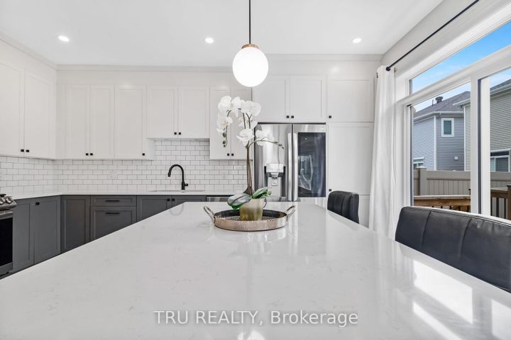 Photo 14 at 20 Coppermine Street, Nepean (Heritage Park), Ottawa