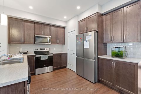 Photo 6 at 431 Cope Drive, Emerald Meadows/Trailwest, Kanata