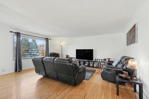 Photo 4 at 41 Wilson Street E, Perth