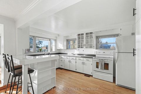 Photo 10 at 41 Wilson Street E, Perth