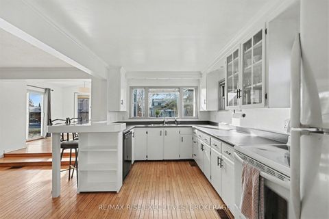 Photo 11 at 41 Wilson Street E, Perth