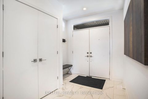 Photo 2 at 522 Ascender Avenue, Mer Bleue/Bradley Estates/Anderson Park, Orleans