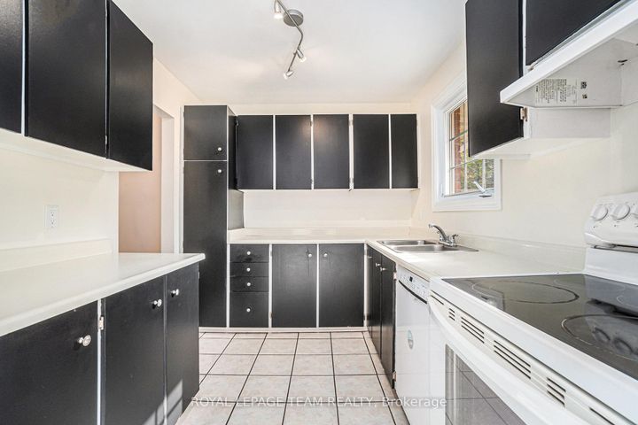 Photo 6 at 440 Kintyre Private, Nepean (Carleton Square), Ottawa