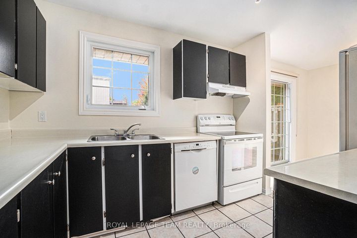 Photo 7 at 440 Kintyre Private, Nepean (Carleton Square), Ottawa