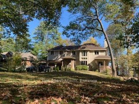 Photo 1 at 164 Baillie Avenue, Constance Bay