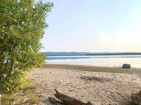 Photo 2 at 164 Baillie Avenue, Constance Bay