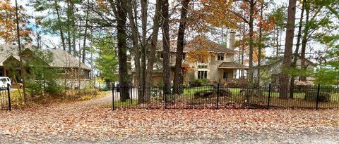 Photo 4 at 164 Baillie Avenue, Constance Bay