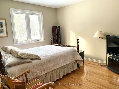 Photo 16 at 164 Baillie Avenue, Constance Bay