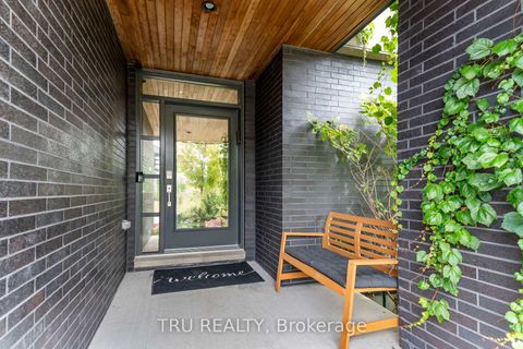 Photo 3 at 250 Sunnyridge Crescent, Emerald Meadows/Trailwest, Kanata