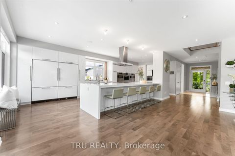 Photo 9 at 250 Sunnyridge Crescent, Emerald Meadows/Trailwest, Kanata